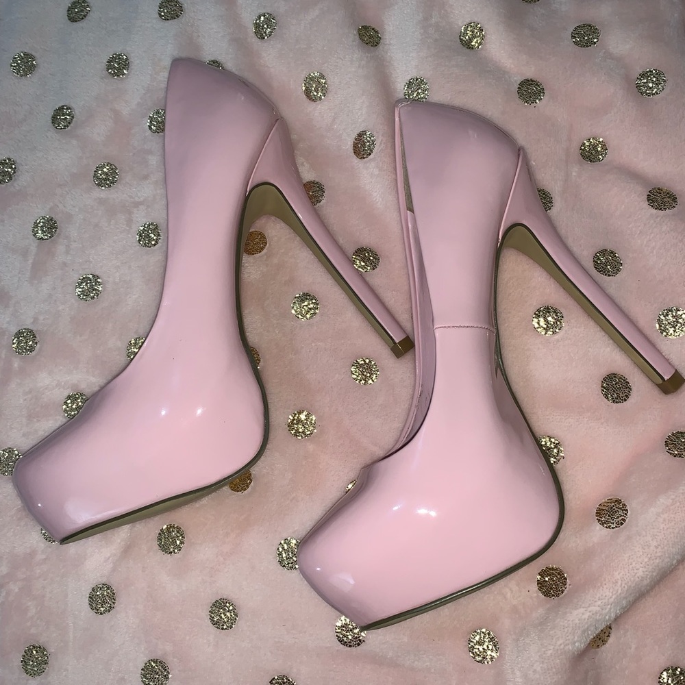 GORGEOUS Steve Madden Pink SHINY PATENT Heels RARE